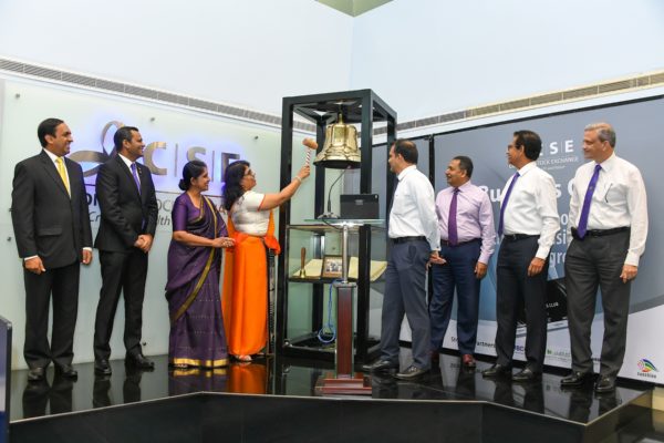 Gayani de Alwis ringing the opening bell at the Colombo stock exchange with member of CILT Sri Lanka in attendance